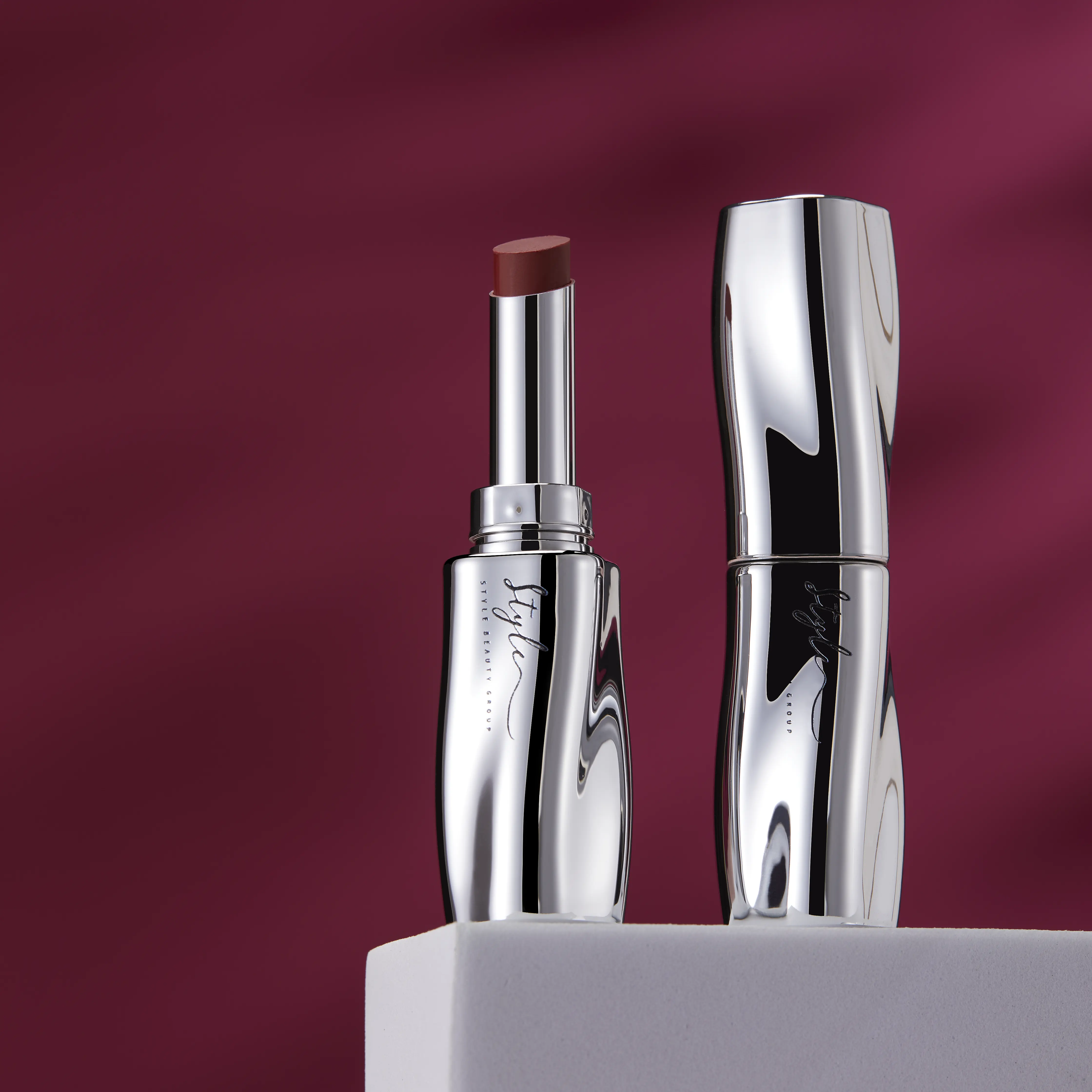 TRIANGLE-HEAD EYEBROW PENCIL